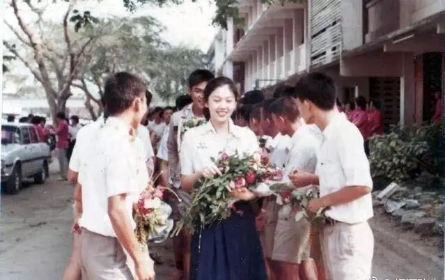 泰国前总理英拉到底多美？奥巴马与其合照，曾令夫人米歇尔嫉妒