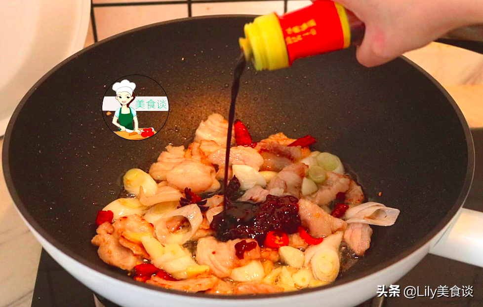 白菜燉豆腐時，先燉豆腐還是先炒白菜？ 都不對，大廚教你正確做法