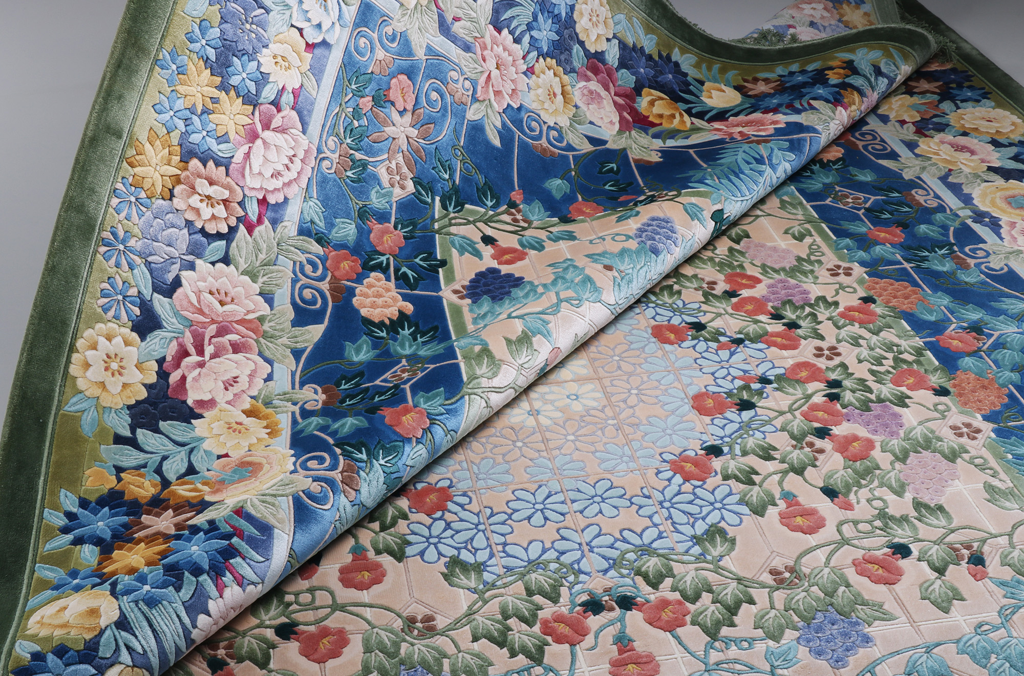 奢华家具搭配高端手工真丝地毯一瞥便是惊鸿