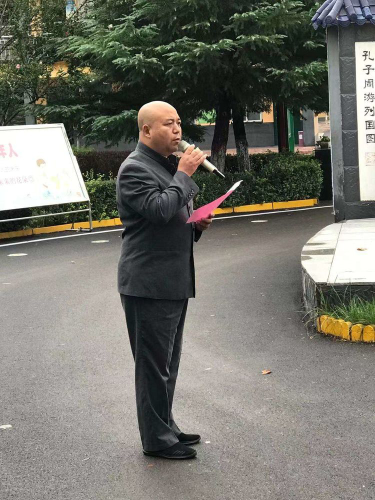 邯郸：临漳县第四中学举行拜祭孔子诞辰仪式暨尊师敬贤报告会