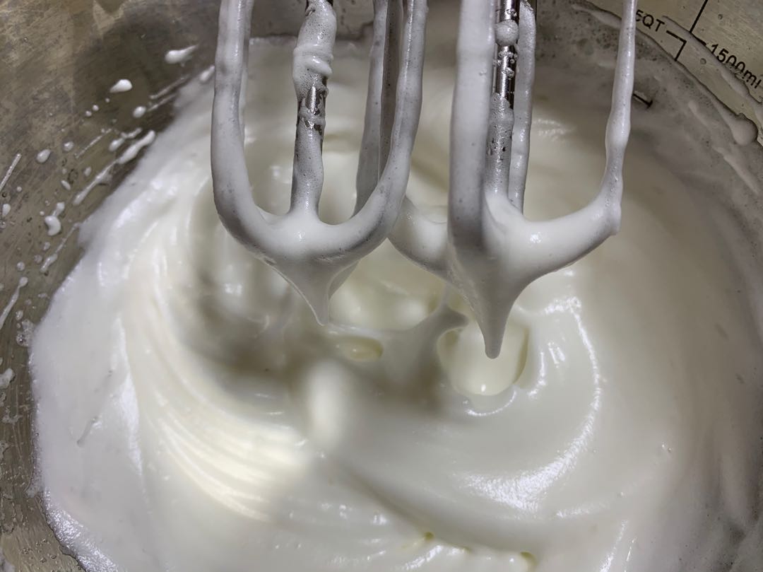 愛吃蛋糕不用買，教你在家自己做，口感細膩嫩滑，吃上一口超滿足