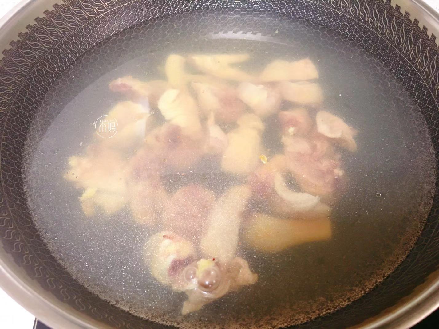 图片[4]-板栗香菇鸡汤做法步骤图 煲汤喝甘甜可口比吃猪肉强多了-起舞食谱网
