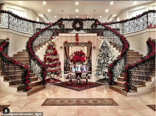世界顶级亿万富翁的凡尔赛圣诞节！5000万仅装饰圣诞树