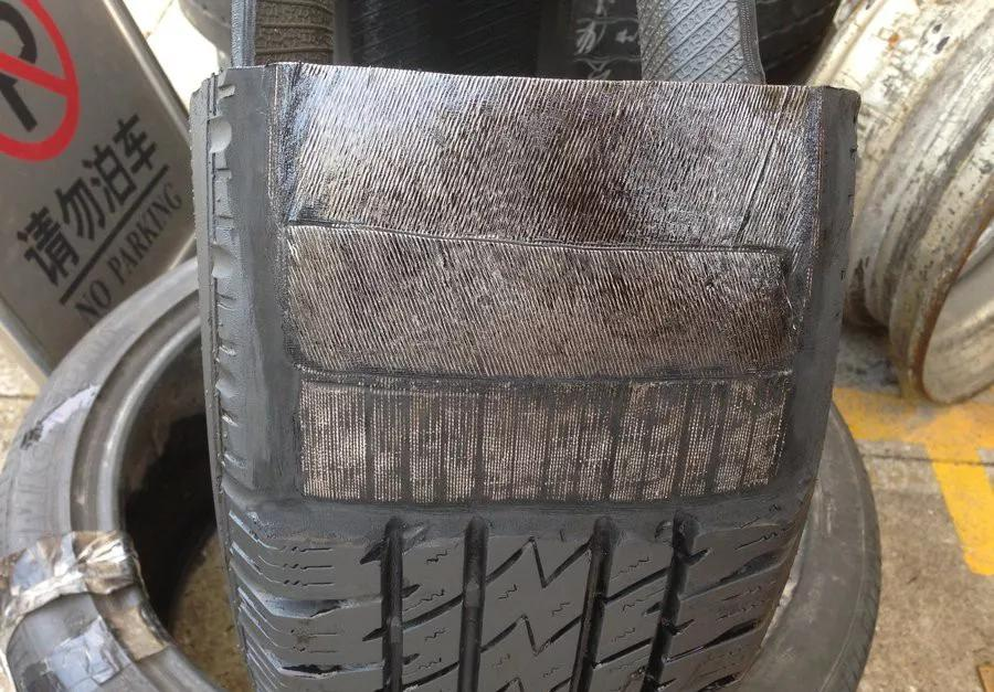 事实上在橡胶内侧还有很多其他的结构,比如帘子布,比如钢丝等等