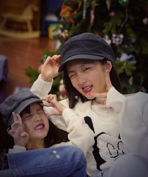 黄磊庆祝“神兽归笼”，女儿奴老爸罕见耐心告急，发文超激动