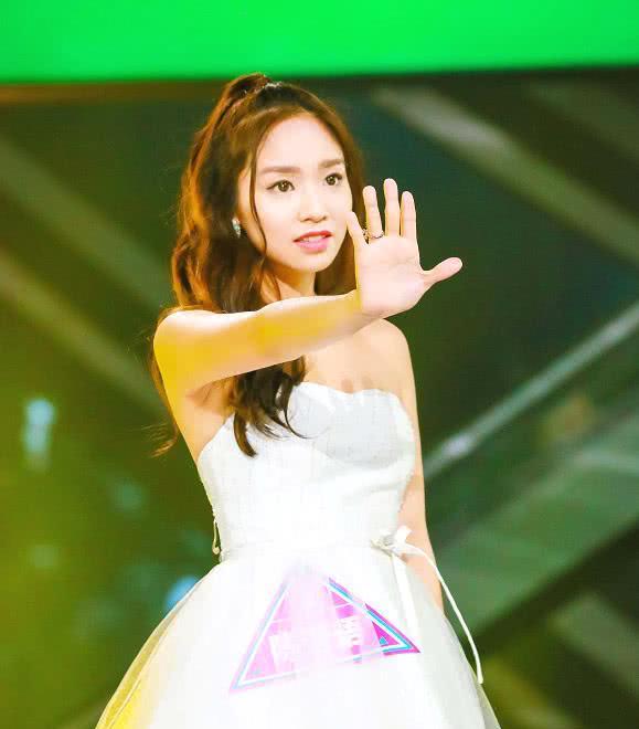 魏晨官宣结婚不算啥，郑恺苗苗官宣结婚不算啥