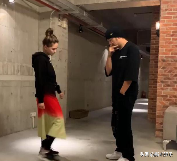 周杰伦昆凌520撒狗粮，跳舞配合默契，花式赞老婆成教科书