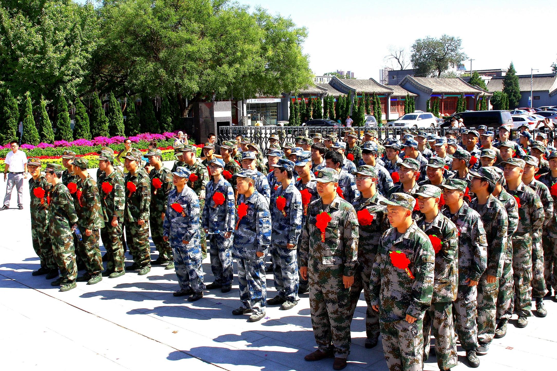 为何新兵不能在本地服役，至少要离家100公里远？可不是“绝情”