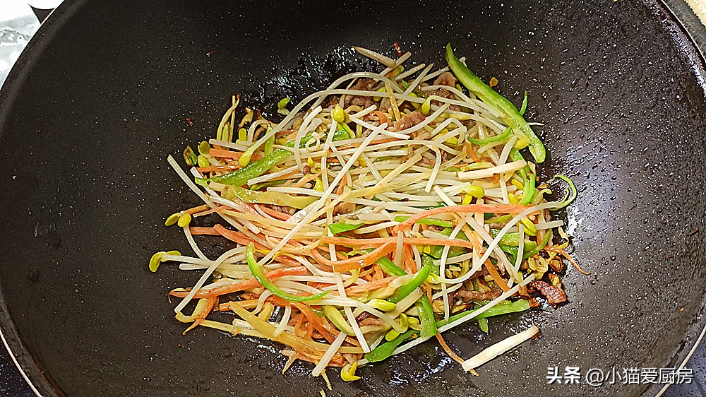 炒麵條這樣做味道不錯還營養，有肉有菜，孩子連吃2碗沒有夠