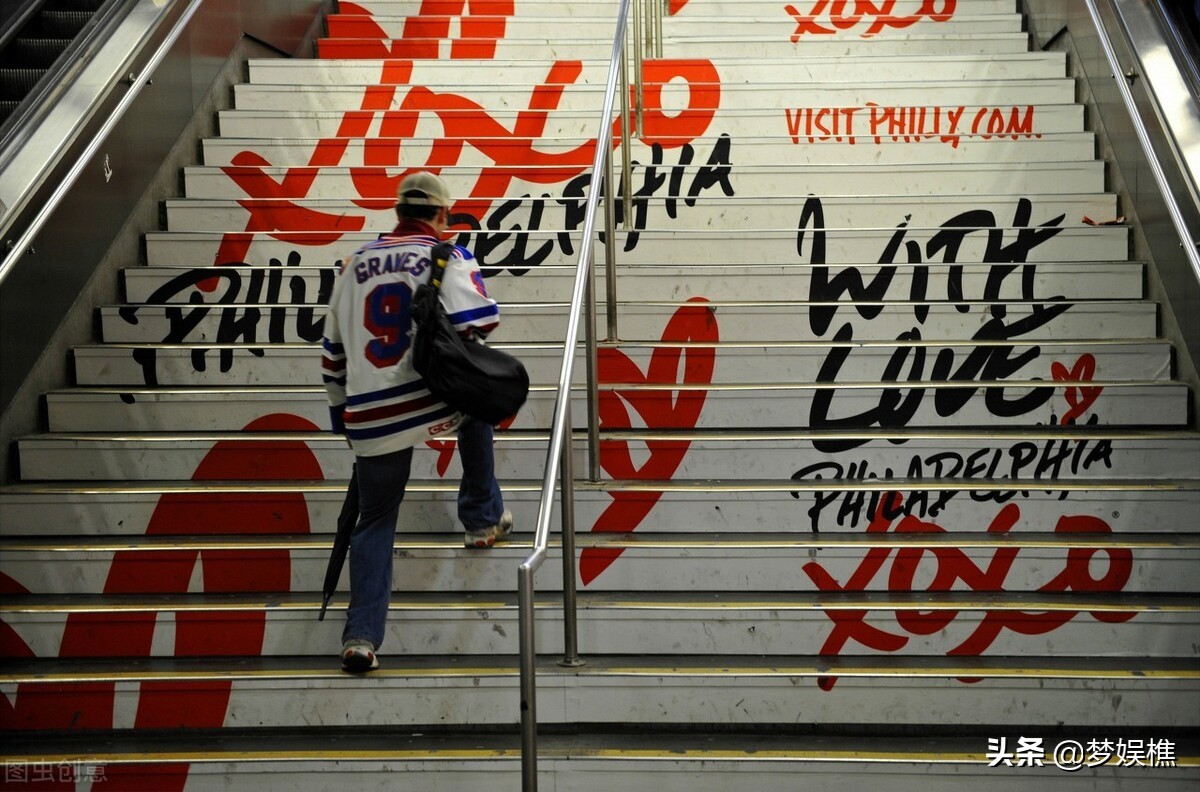 美國隨時坍塌的橋樑下，是開始癱瘓的美國基建，可資本只投資戰爭