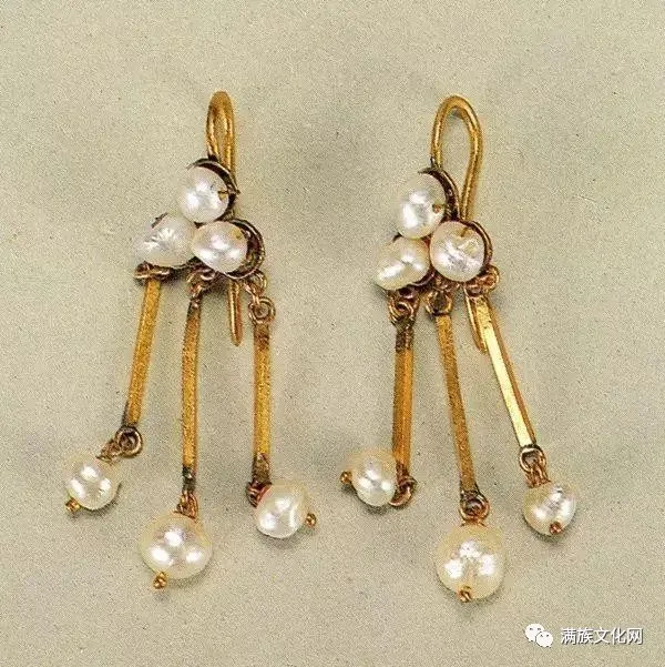 满族耳饰习俗：一耳三钳