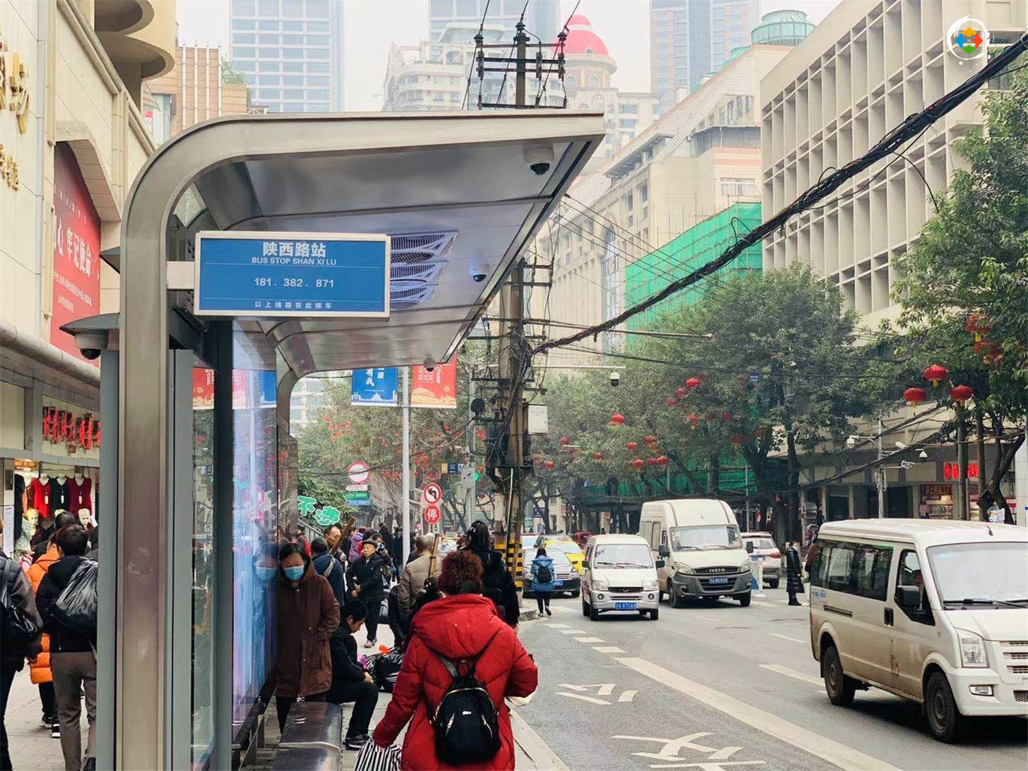 重庆主城没有年味儿？大红灯笼挂满天，朝天门批发市场热闹极了