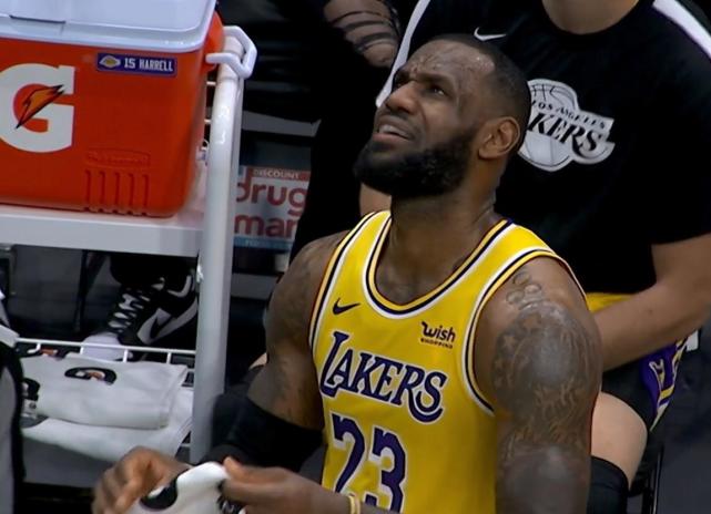 真高效！湖人新援打疯了9中8轰19分，在詹皇身边