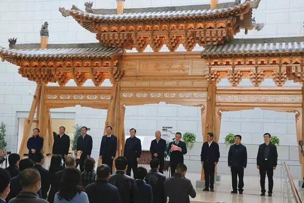 武威天梯山石窟专题展”“武威市第一届‘马文化’美术作品暨‘凉州词’书法作品展”开展