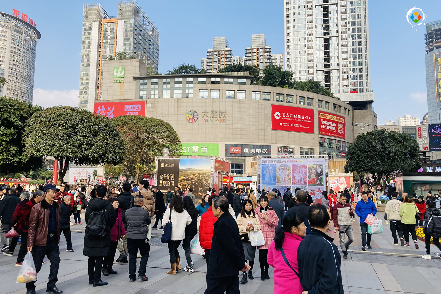 游客去解放碑，本地人都来观音桥，重庆的商圈，谁才是你的最爱？