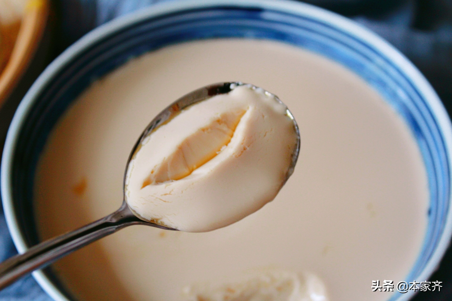 红糖姜撞奶，适合女人冬天吃的小甜品，香甜又暖胃，学会随吃随做