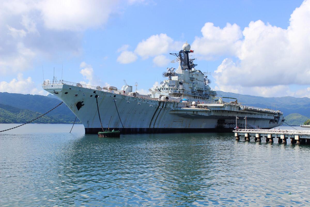 土耳其曾扣押中國航母敲詐十億，希臘出面保護，還犧牲了一名水手