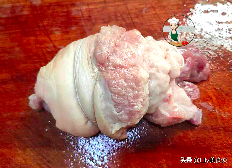 夏天多給孩子吃這肉，煮好切片淋上料汁，好香啊，孩子愛吃長得快