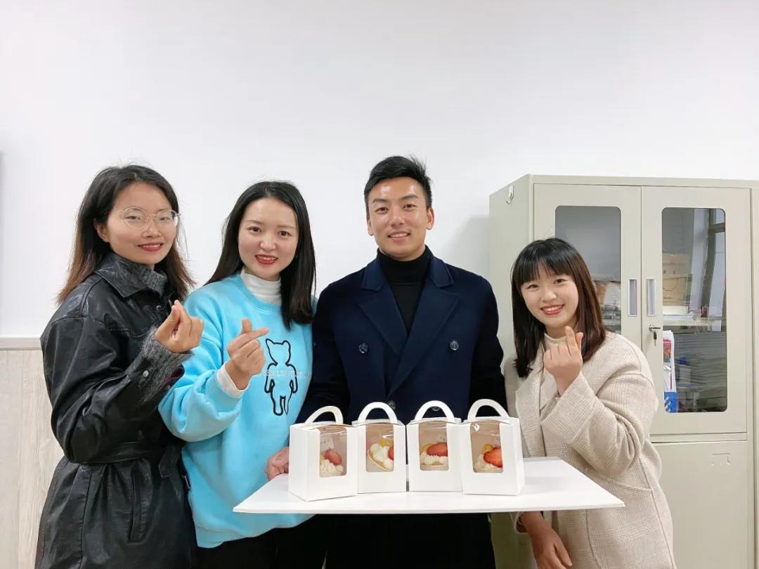 成都市华阳中学附属小学举行“三八妇女节”庆祝活动