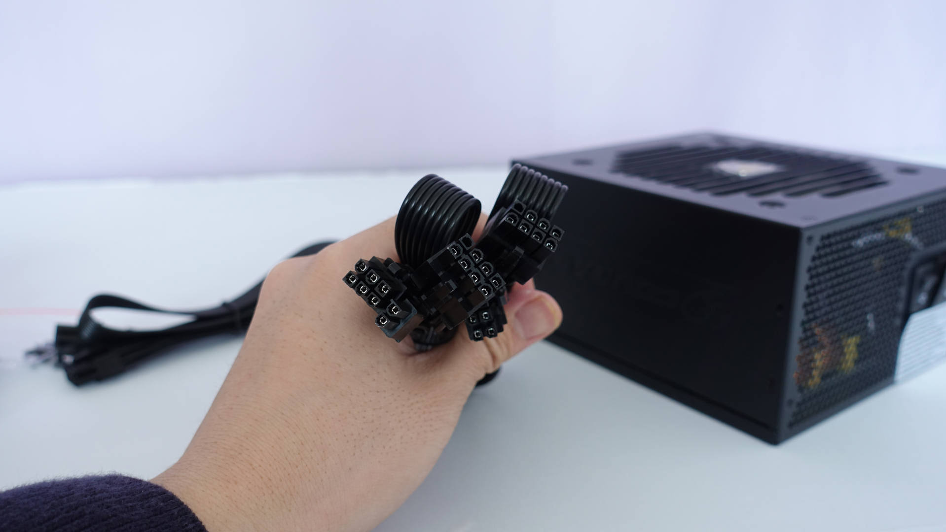 骨伽GEX 850W：风扇智能转停，电压稳定