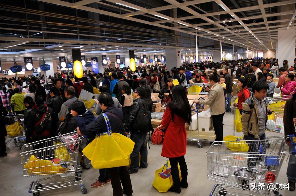 中国人口比美国多10亿，为何消费力却比不上美国？如今算明白了