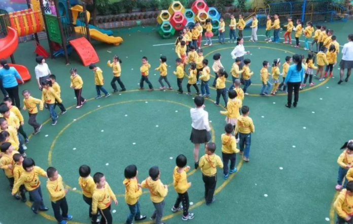 幼兒園放學延遲至6點，家長就有時間接送孩子？ 立馬又暴露新問題