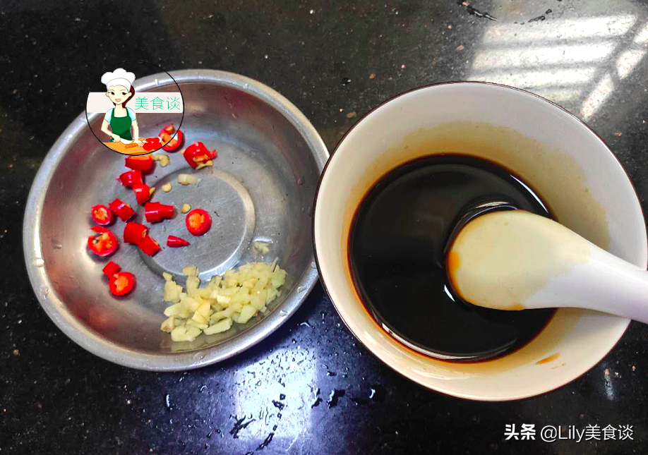 It’s cold, so I’ll be greedy for this bowl of noodles for breakfast. It’s sour and appetizing and nutritious. A bowl of breakfast is very satisfying.