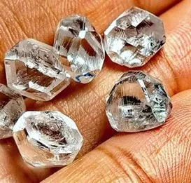 培育钻石与天然钻石的异同