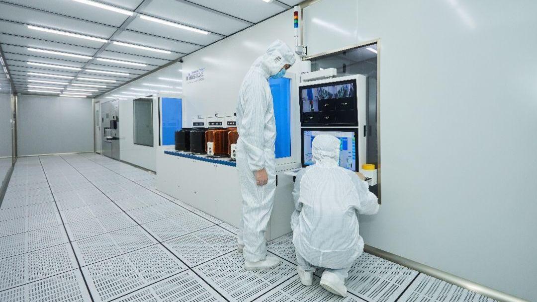 又突破了！ 關鍵設備打破美企壟斷，芯片70%自給率再進一步