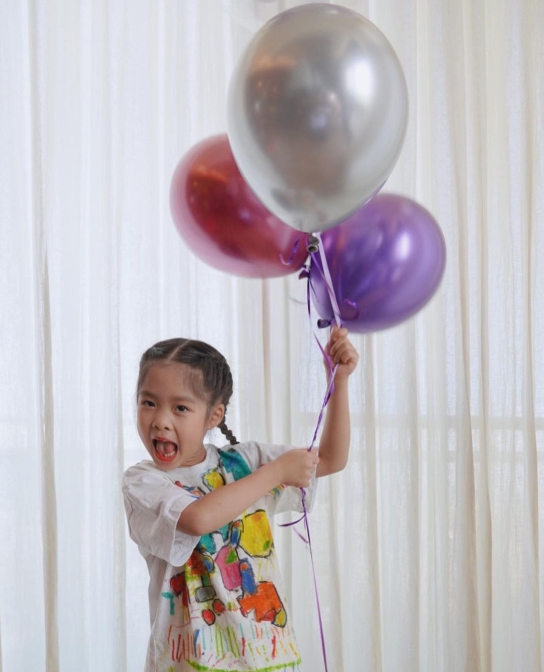 林志颖弟弟全家福曝光，女儿幼儿园毕业，在家参加线上典礼超开心