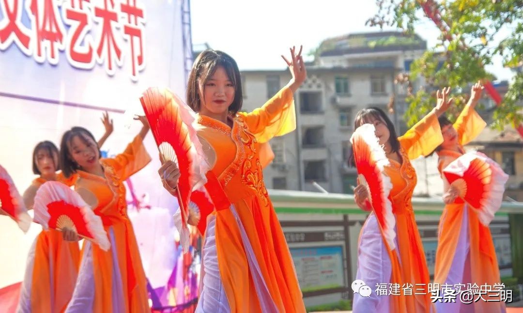 发扬体育肉体，彰显青春风采——三明市实验中学第十五届文体艺术节盛大开幕
