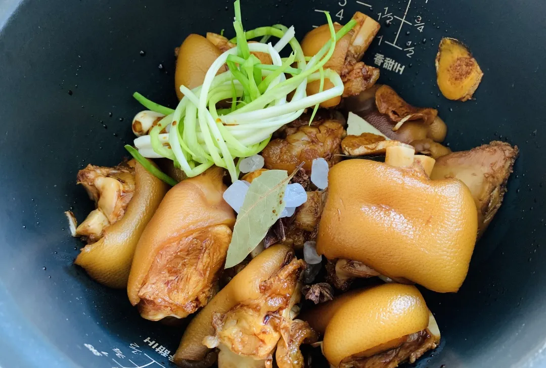 Can you stew such delicious trotters with a rice cooker?