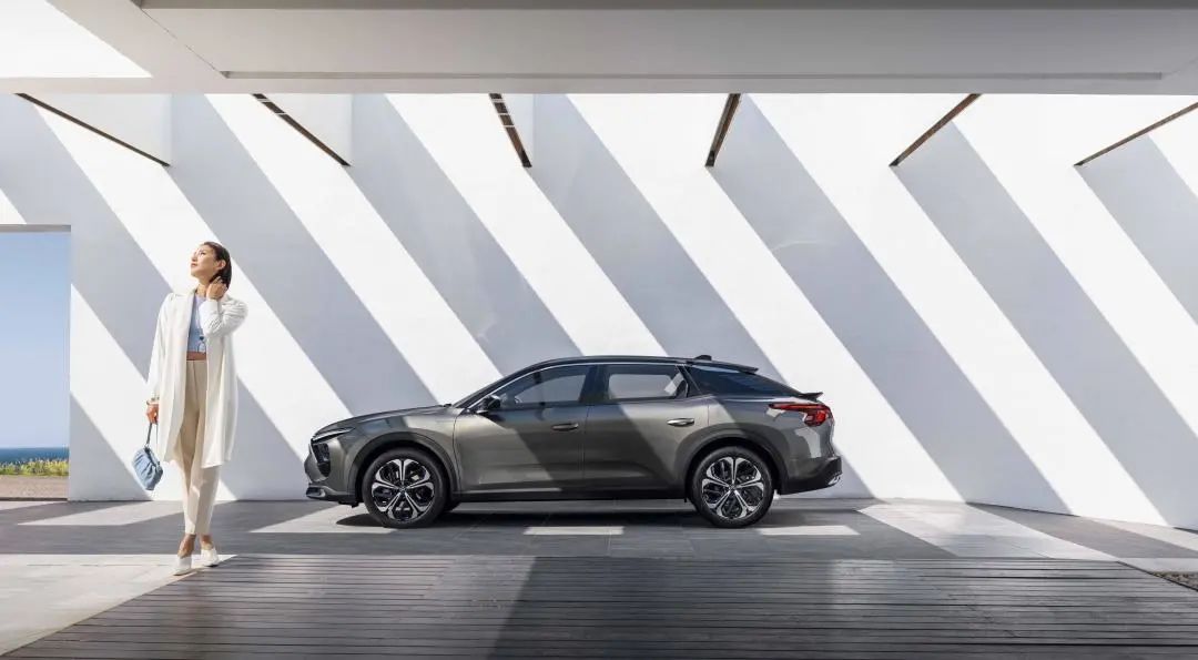 集多种车型优势于一身，雪铁龙凡尔赛C5 X总有你喜欢的点