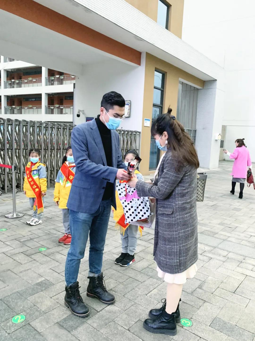 把春天送给你丨记双流区实小外国语学校三·八国际妇女节特别活动