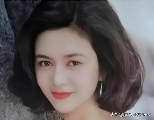 单眼皮歪嘴还有龅牙，五官不端正却依旧绝美的