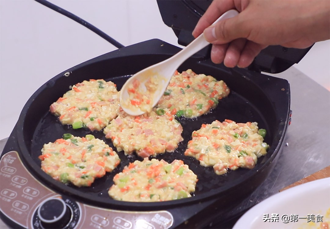 图片[6]-豆腐煎饼做法 厨师长教你豆腐新吃法  外酥里嫩-起舞食谱网