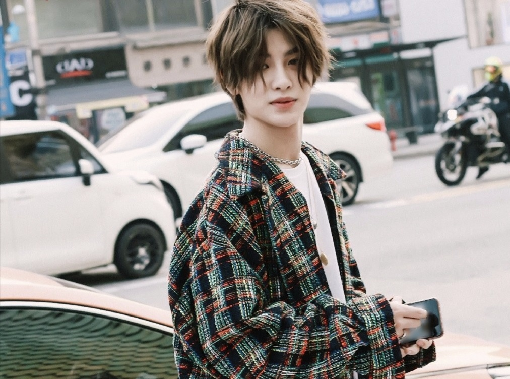 黄明昊凭什么年少成名？15岁到16岁，就经历两次