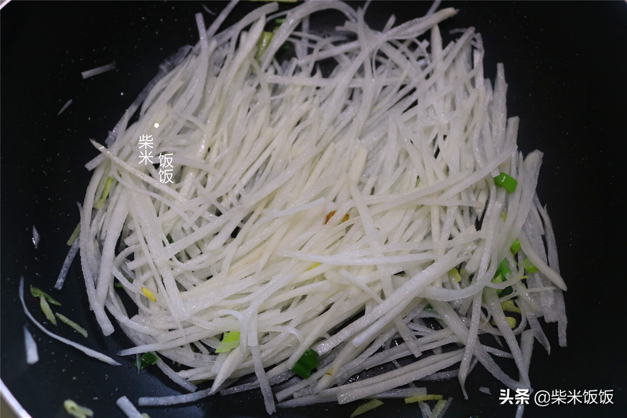​秋天这菜大量上市，2元一斤，用它煮汤最好喝，清甜水润