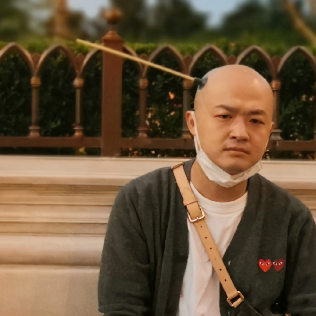 包貝爾手把手教會女兒射箭，結果反被“爆頭”，直呼餃子不講武德