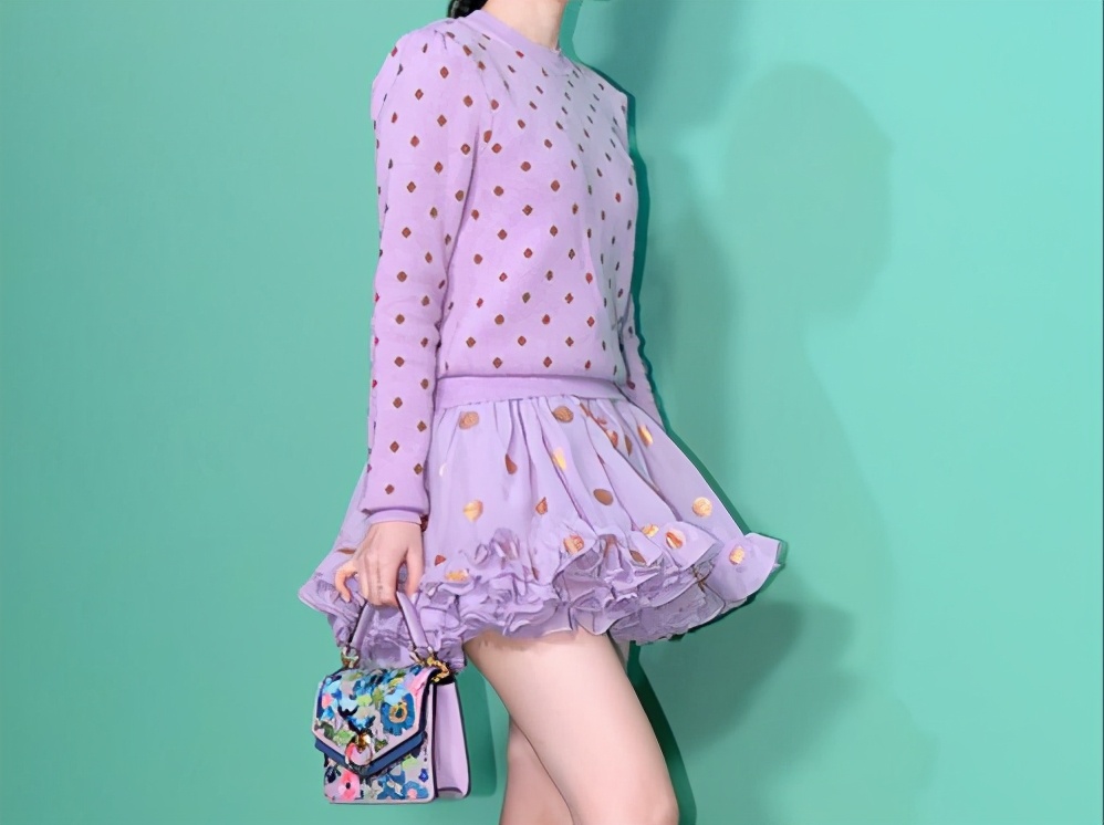 李沁的礼服，又又又翻车了
