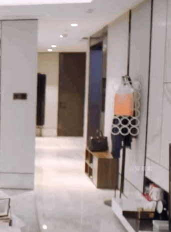 Bai Jingting changes a shoe is another price, all sorts of straight male speeches of titbits Xiaobai: She bit me readily