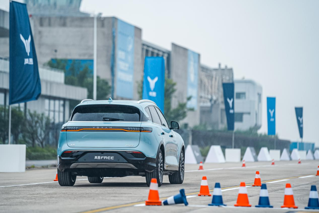 有空气悬挂，标配四缸机，还买什么理想One