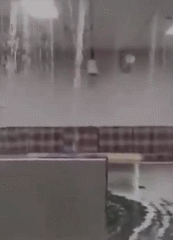 漏成水帘洞！英国新母刚服役就出事，还想甩锅