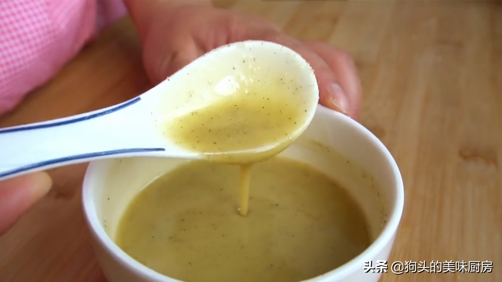 手抓餅家常做法，不用揉麵，外酥裡軟，和外面賣得一樣好吃