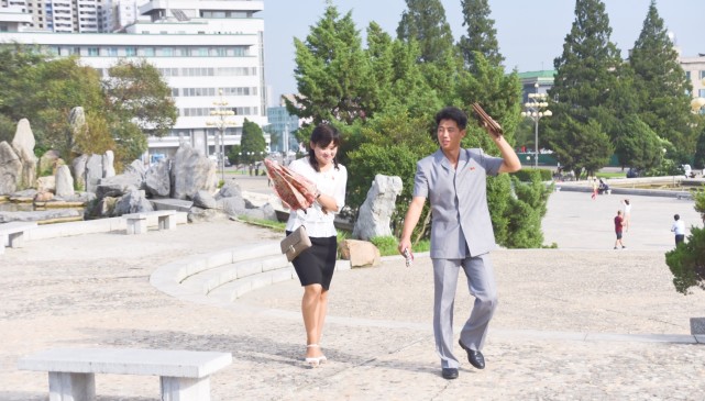 走进朝鲜：在朝鲜街头能见到哪些时尚元素？