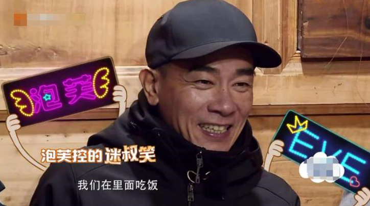 陈小春二度当爸超兴奋！晒儿子正面照，小家伙嘴巴大张小脚丫抢镜