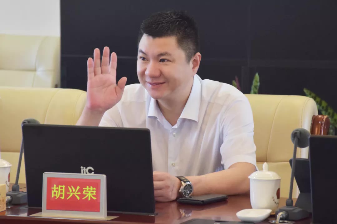 呼和浩特市委副书记、市长贺海东会见胡兴荣董事长一行