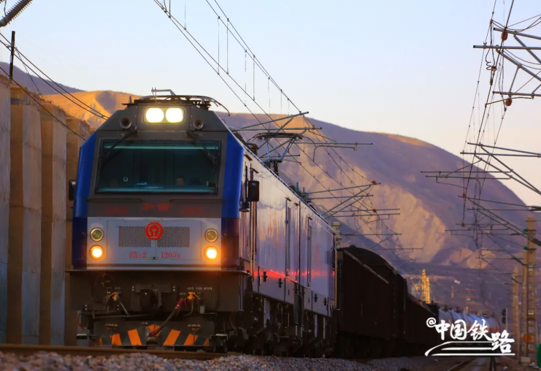 什么样的火车头才能拉动万吨大列