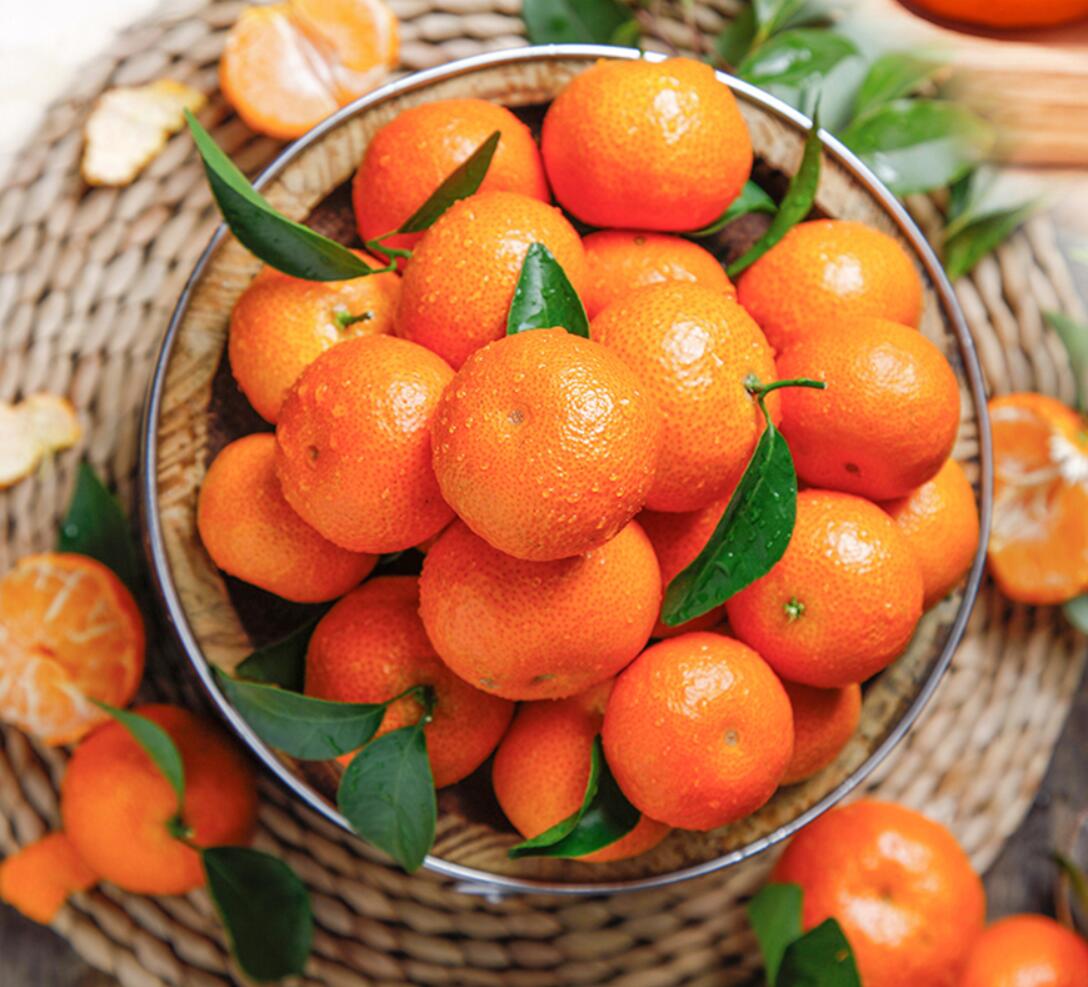 买砂糖橘时怎么挑？学会这4个挑选技巧，包你买到的橘子香甜多汁