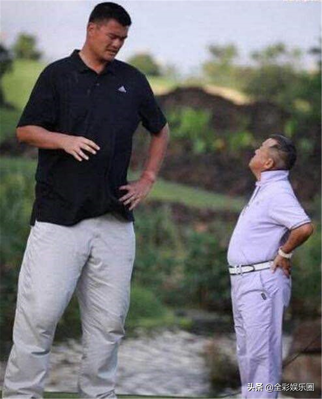 奇奇怪怪的明星合影，我想你一定意想不到，有些合影再也看不到了